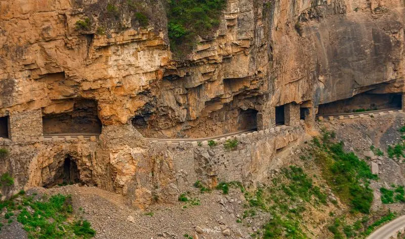 掛壁公路