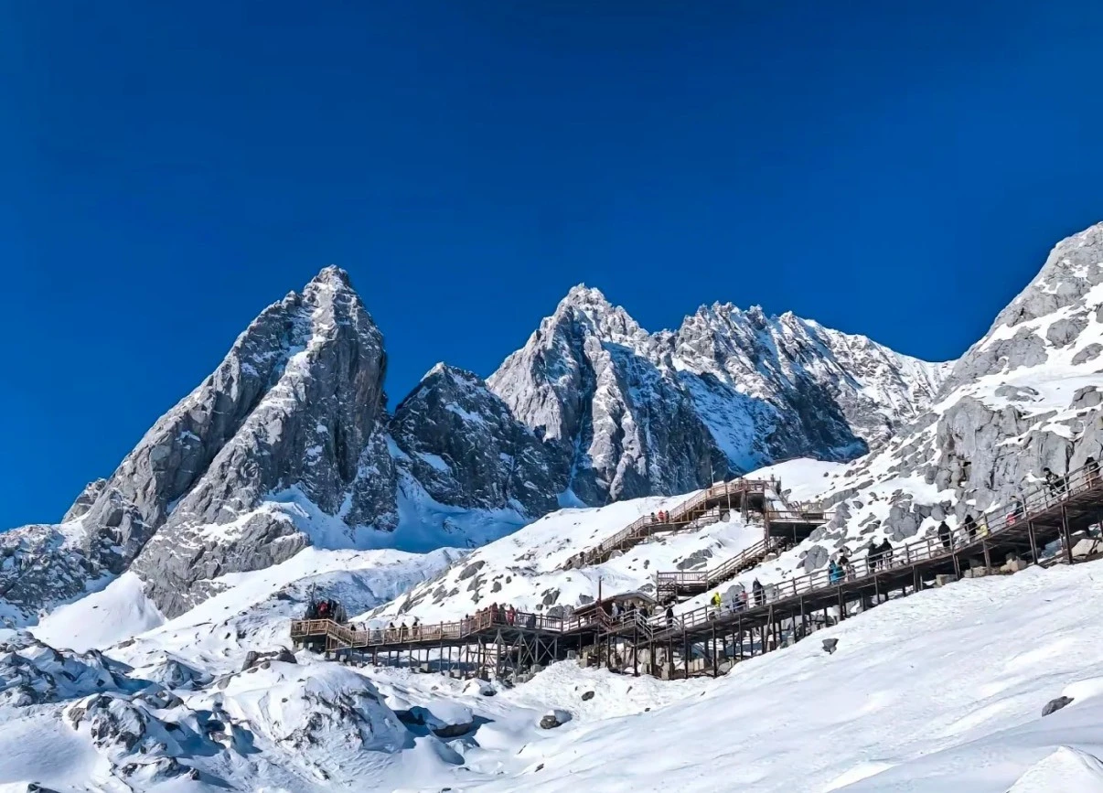 玉龍雪山(大索道上下，含氧氣瓶+租用雪衣+熱飲一杯)