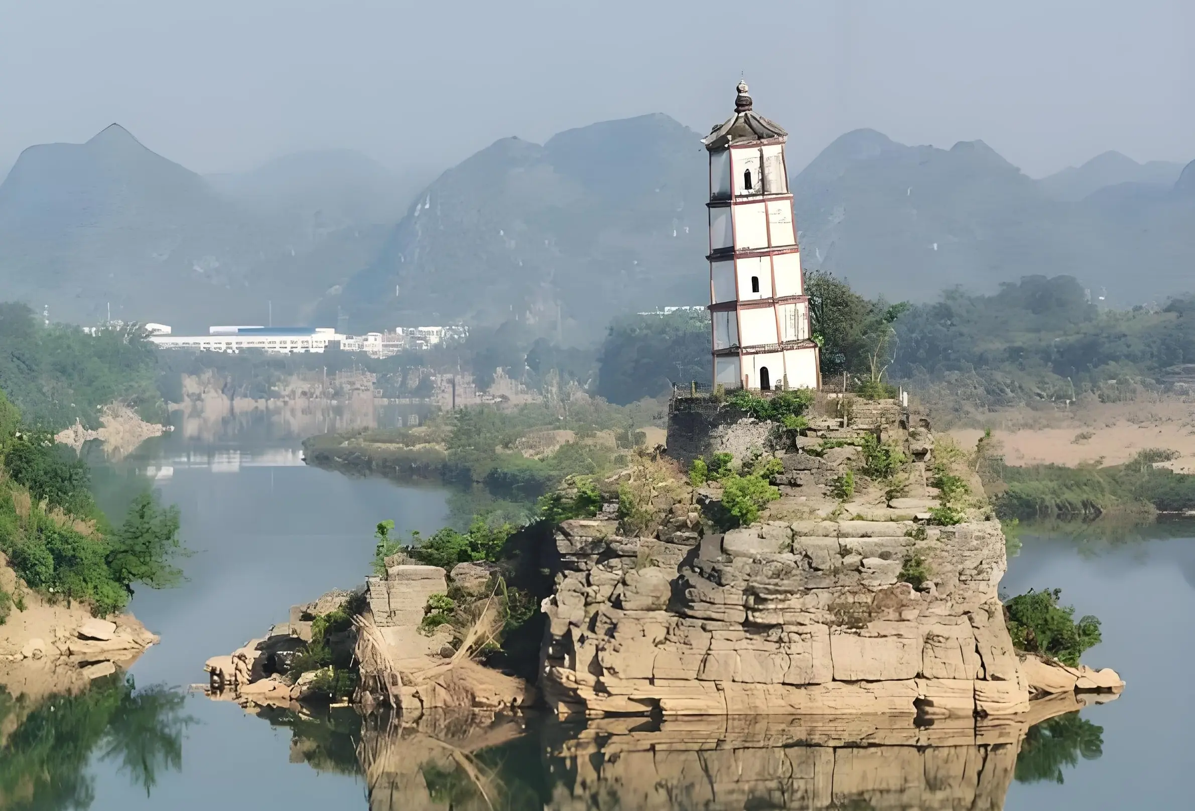 左江歸龍斜塔