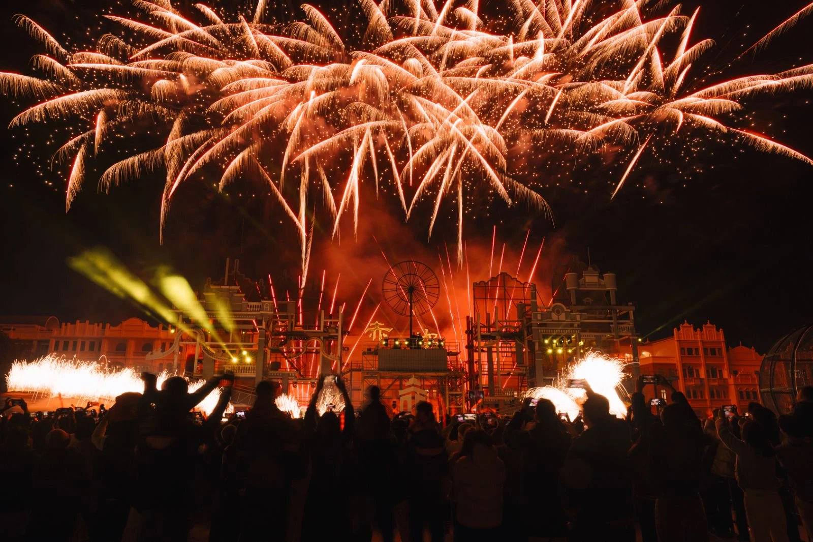 赤坎華僑古鎮-非遺打鐵花與煙花秀‌