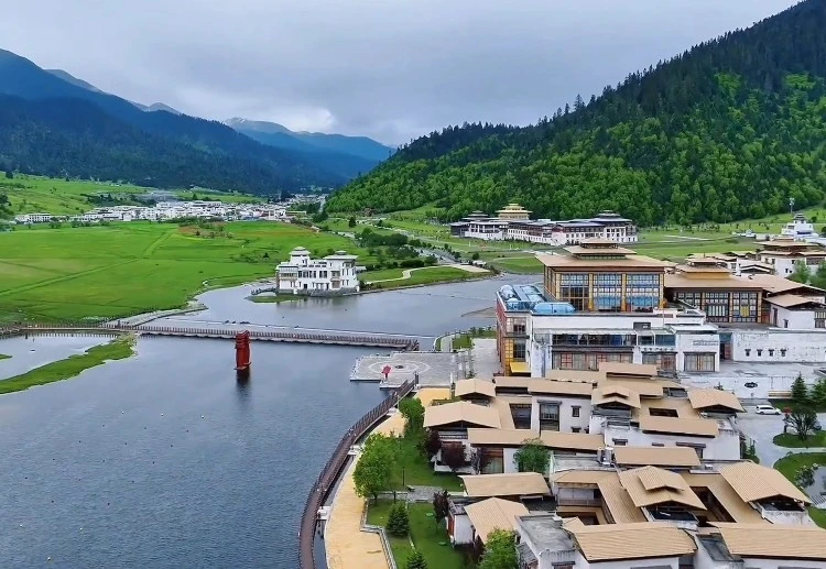 魯朗國際小鎮(海拔3385米)