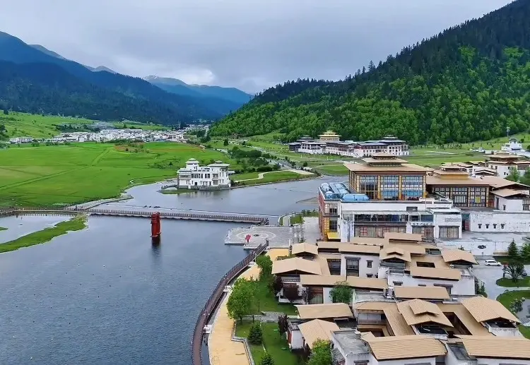 魯朗國際小鎮(海拔3385米)