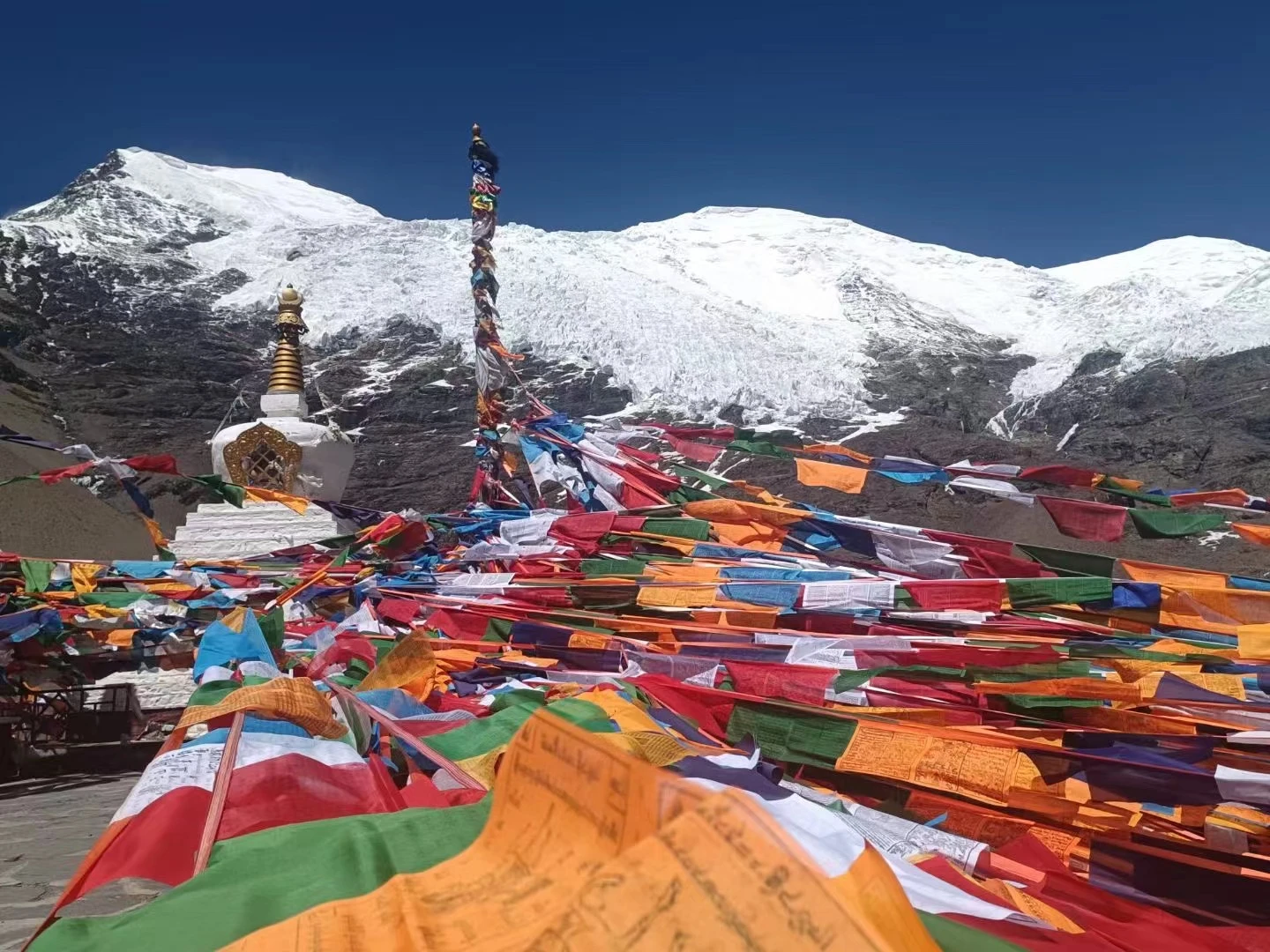 卡若拉冰川(海拔5020米)