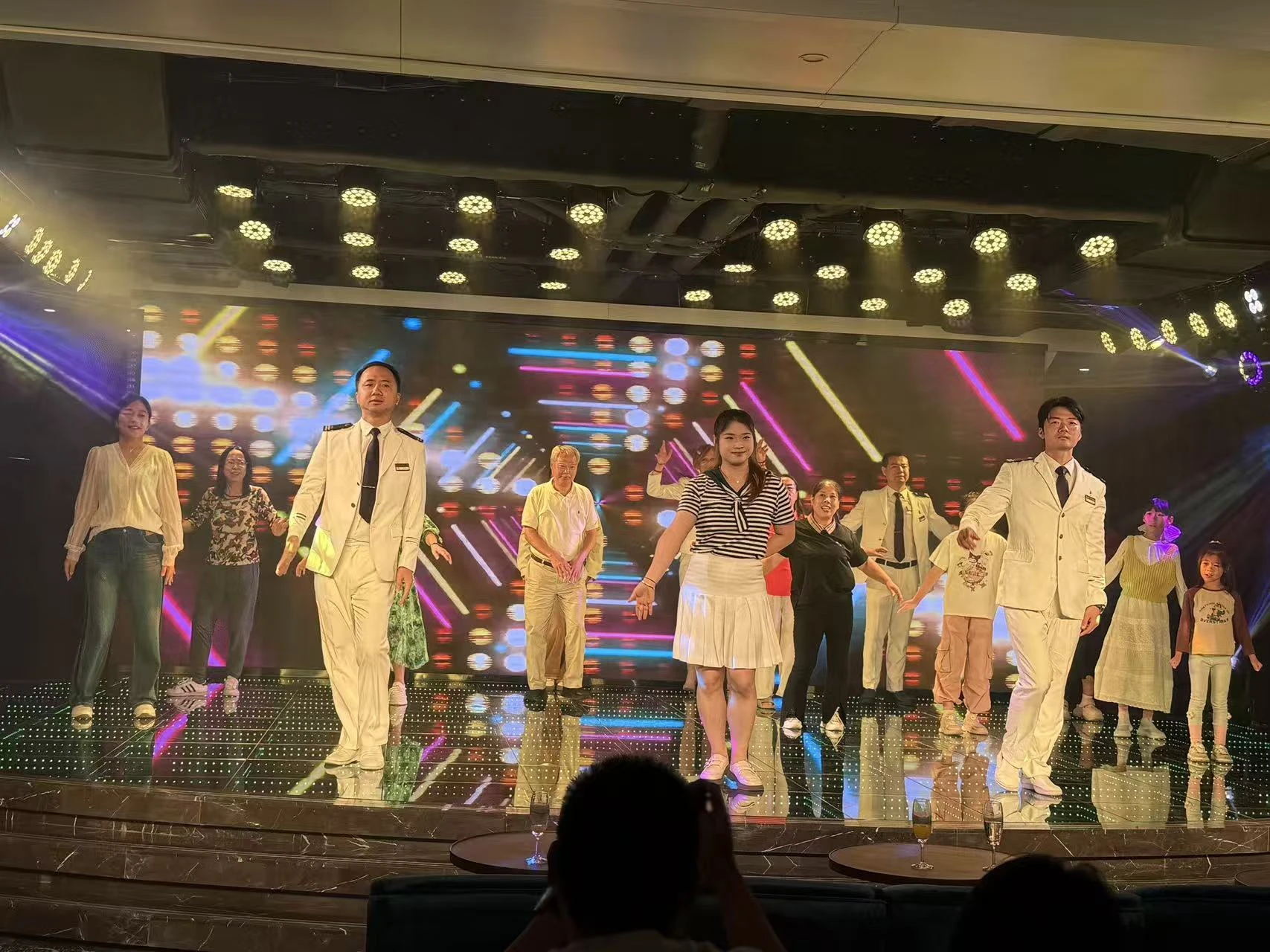 船員旅客同歡之夜