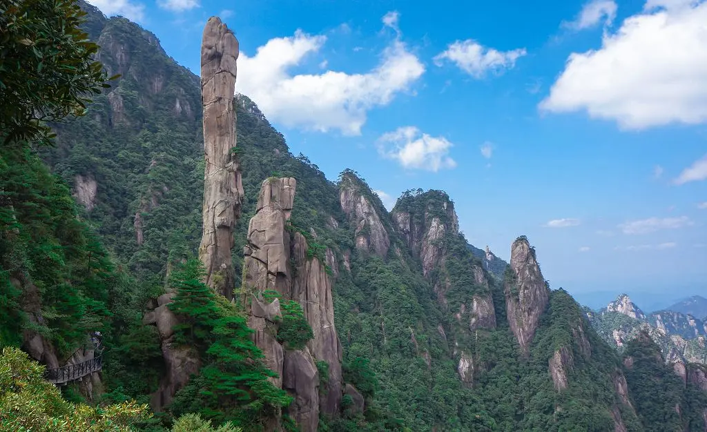 巨蟒出山
