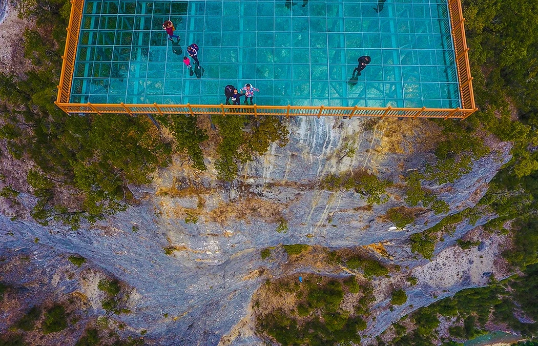 回音壁高空玻璃棧道