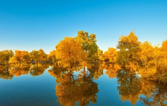 烏蘭布統公主湖