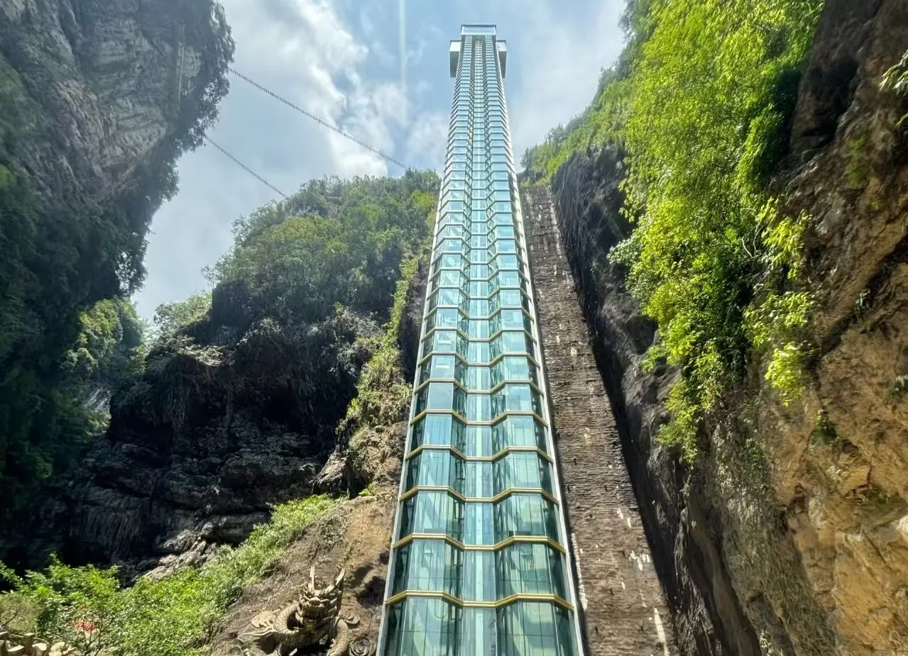 阿依河景區電梯