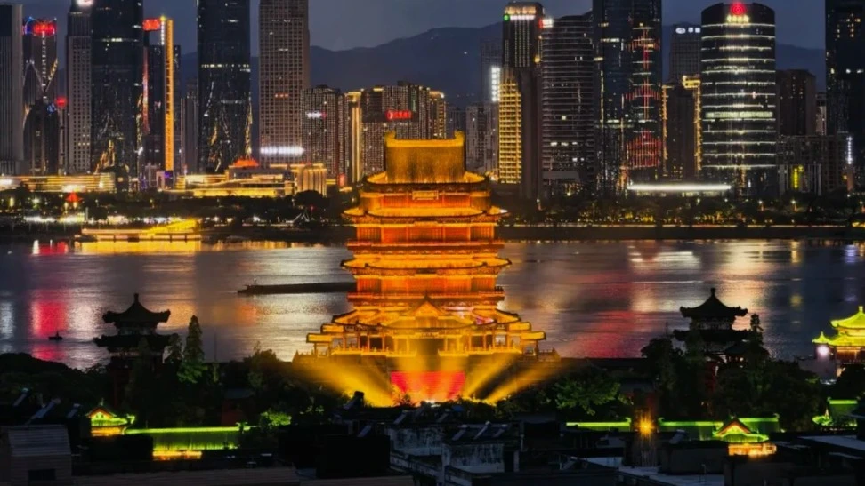 夜遊滕王閣賞一江兩岸燈光秀