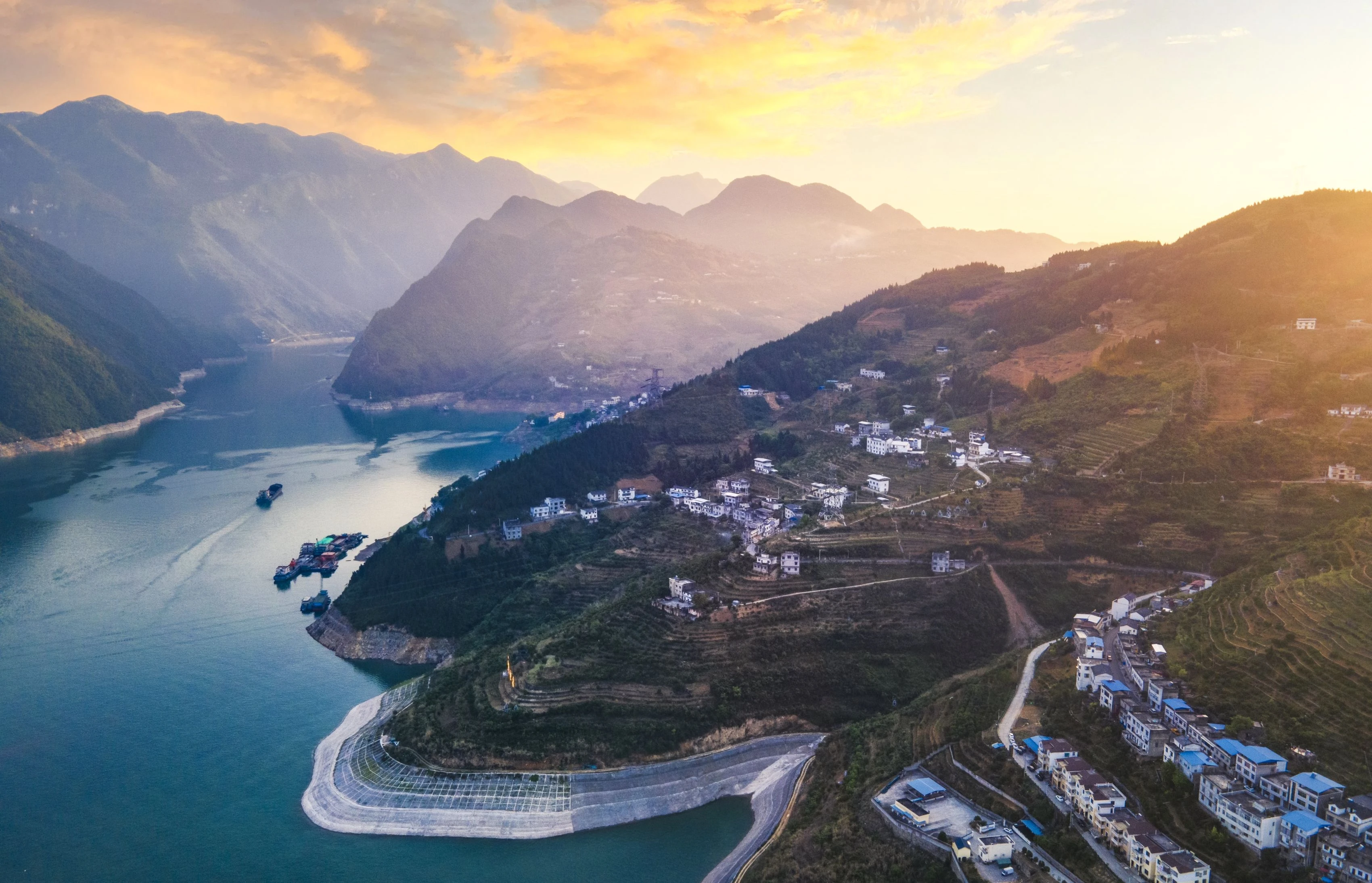 晴友讀中：長江三峽.武隆天坑~世紀夢想號-6樓臻選豪華房8日